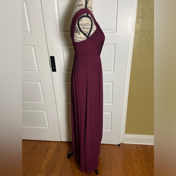 DAZZLING DECADENCE BURGUNDY MAXI DRESS LULUS - Picture 9 of 9